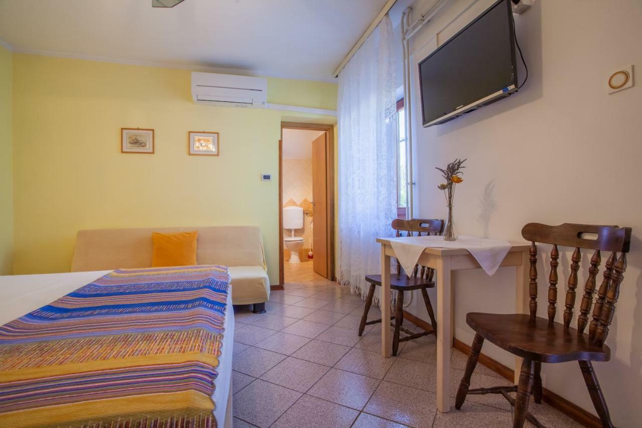 Rooms Ester Đảo Đảo Cres Ngoại thất bức ảnh